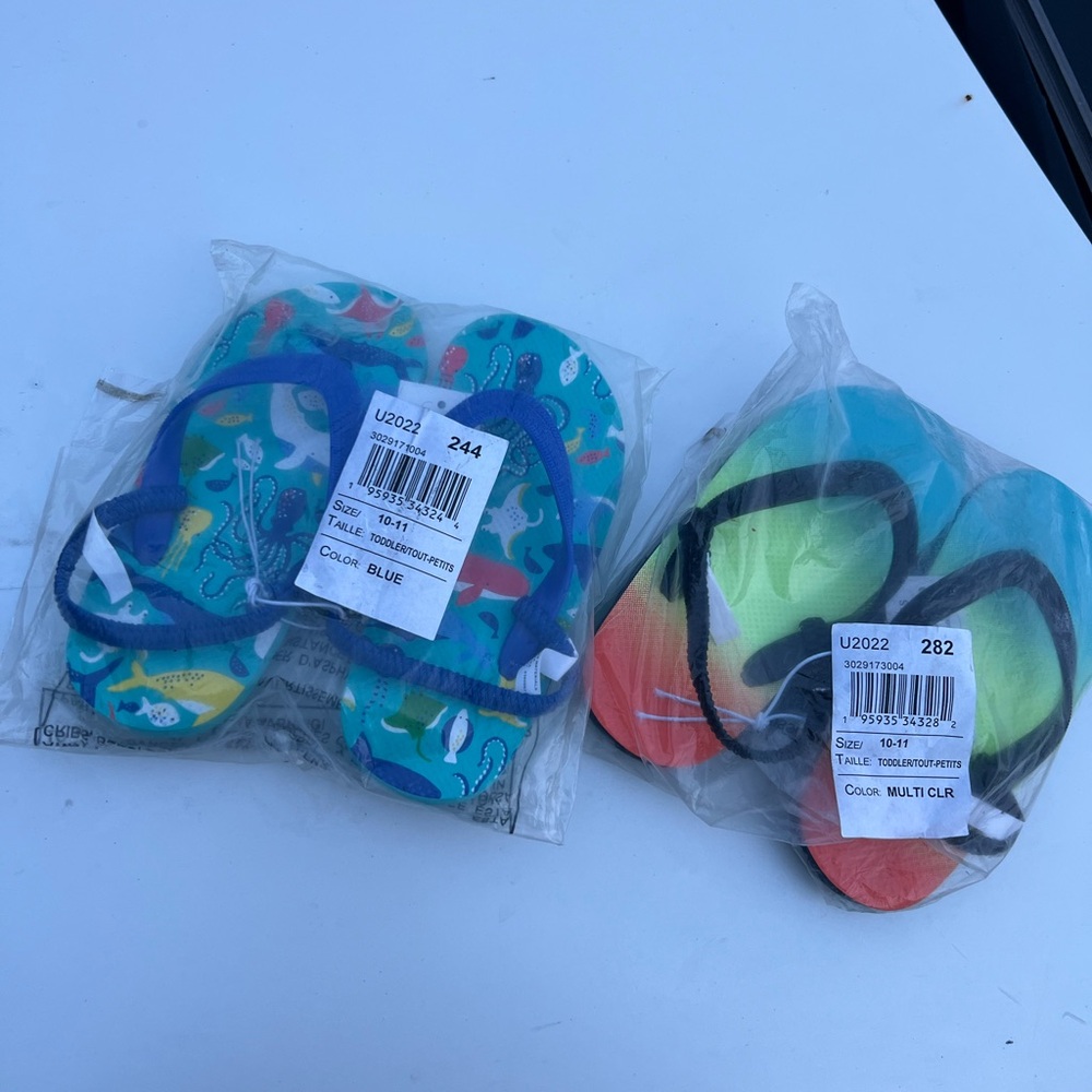 2 pair the children’s place flip flops- toddler 10-11